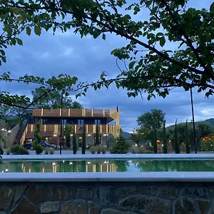 https://hotel-restaurant-natyra-e-qete.albaniahotels.org